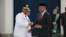 Pj. Bupati Subang Dr. Drs. Imran, M.Si., MA.Cd saat dilantik oleh Penjabat (Pj.) Gubernur Jawa Barat Bey Machmudin Desember tahun lalu.