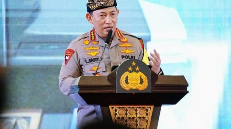 Kapolri Beri Penghargaan Masuk POLRI Untuk Casis Bintara Korban Begal di Jakarta Barat