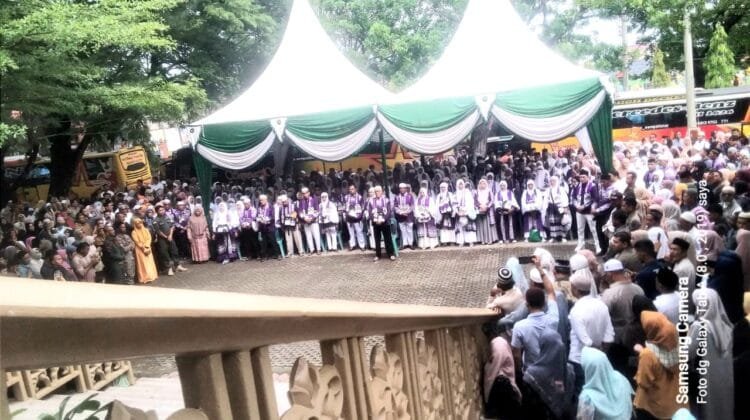 PJ Walikota Lhokseumawe Lepas 172 Calon Jamah Haji Kota Lhokseumawe Senin 3 Juni 2024