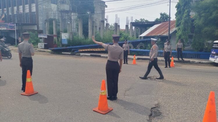 Polantas Lhokseumawe Latih Siswa Polisi Praktik Pengaturan Lalu Lintas
