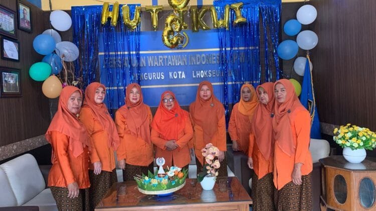 IKWI Lhokseumawe Juara Harapan III Lomba Tumpeng HUT ke-63 IKWI