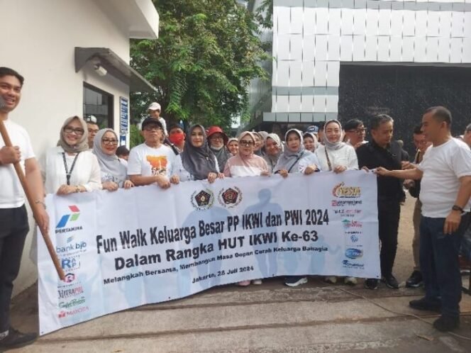 
					Fun Walk HUT ke-63 IKWI Meriah