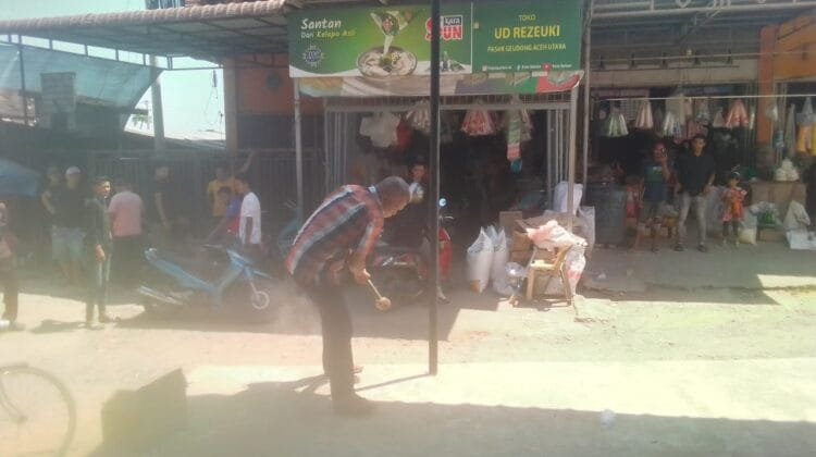 3 Kali Ditegur Tak Digubris, PT. KAI Robohkan Kios di Geudong
