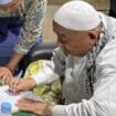 Muhammad Ali atau Abu Paya Pasi menandatangani surat pengunduran diri. (ist)