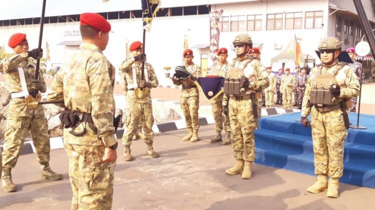 Dua Perwira Tinggi TNI AL Dianugerahi Brevet Kehormatan Manusia Katak