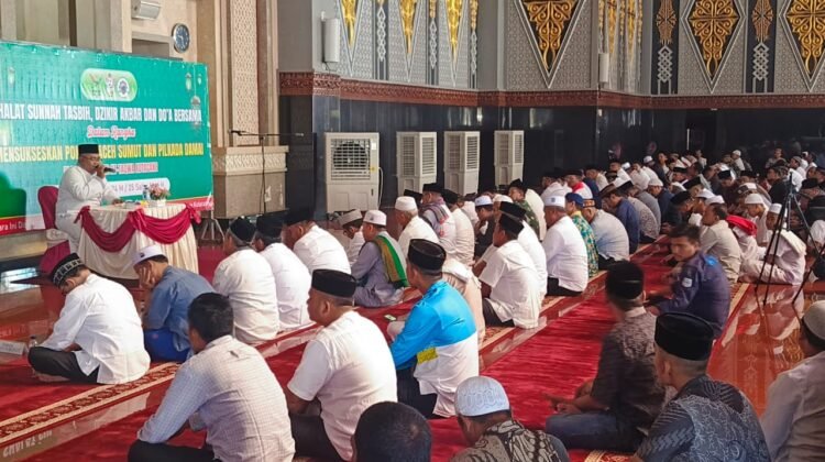 Gelar Salat Sunnah dan Dzikir Bersama di Masjid Agung At Taqwa 