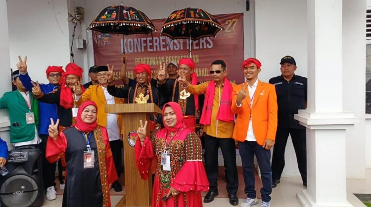 Hari kedua, Pasangan Raidin Pinim-Syahrizal Mendaftar ke KIP Aceh Tenggara