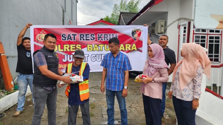 Sat Reskrim Polres Batu Bara Berikan Bantuan Sosial dalam Kegiatan Jumat Sedekah di Batu Bara