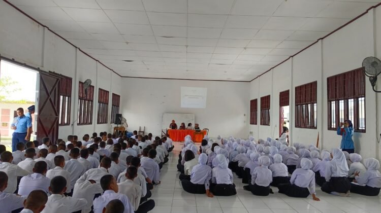 Yayasan Perempuan Payung Bangsa dan SMK Negeri 1 Talawi Tingkatkan Kesadaran Siswa Tentang Kejahatan Online