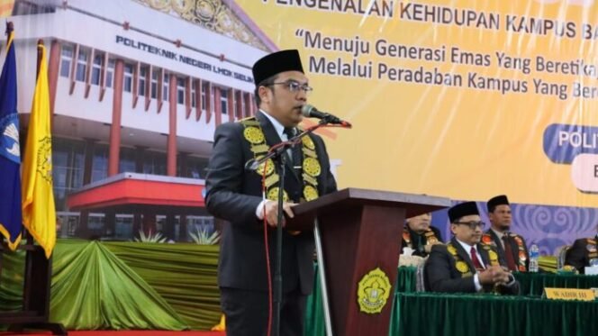 
					Direktur Politeknik Negeri Lhokseumawe Buka PKKMB 2024