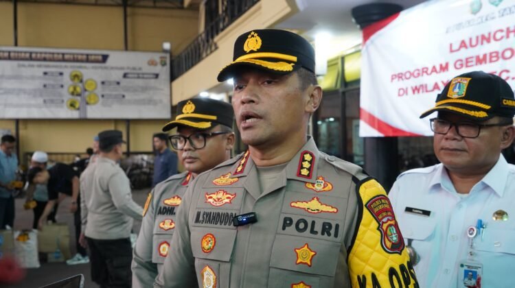 Program Gembok Kamtibmas, Polsek Metro Tamansari Bagikan 80 Gembok Kepada Ketua RW Se-Kec. Tamansari