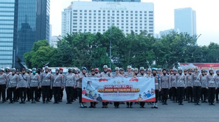 Gabungan Polwan Mabes Polri Dan Polda Metro Gelar Aksi Simpatik Di HUT Ke-76