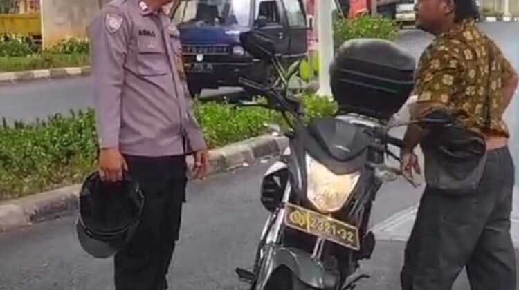 Kapolri Beri Tiket Sekolah Bhabinkamtibmas Aiptu Agus yang Amankan Pria Bersajam di Jaktim