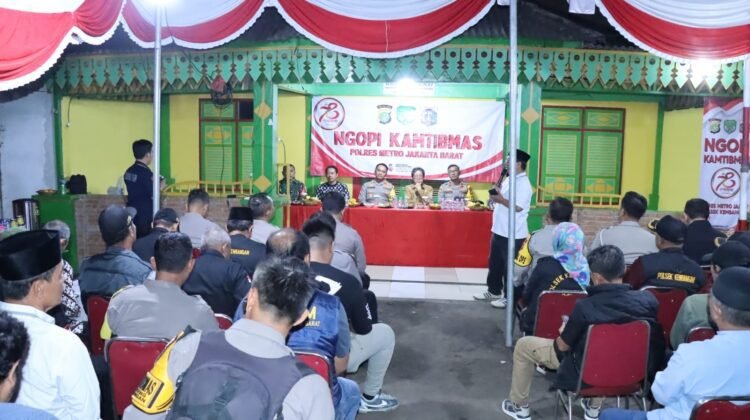 Ngopi Bareng Warga Meruya Utara, Kapolres Jakarta Barat Ajak Jaga Keamanan Menjelang Pilkada