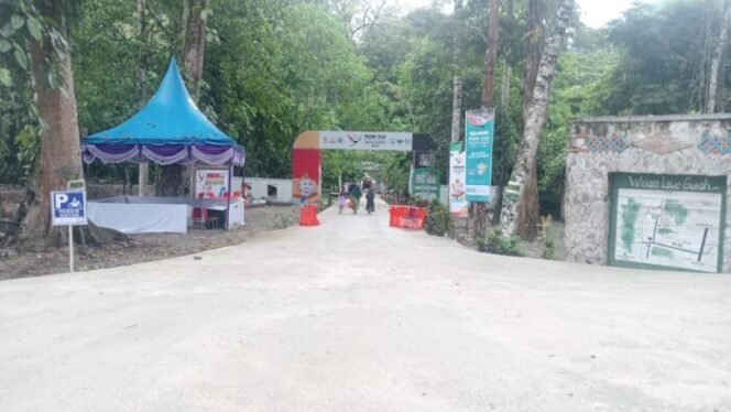 
					PJ Bupati Agara Apresiasi Petugas Kebersihan Selama PON XXI saat Event Arung Jeram Berlangsung