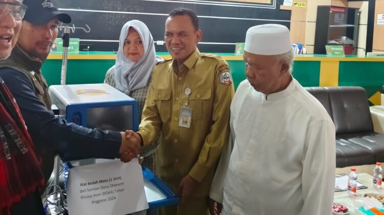 Pj Bupati Secara Simbolis Serahkan Alkes ke RSUD Sahudin Kutacane