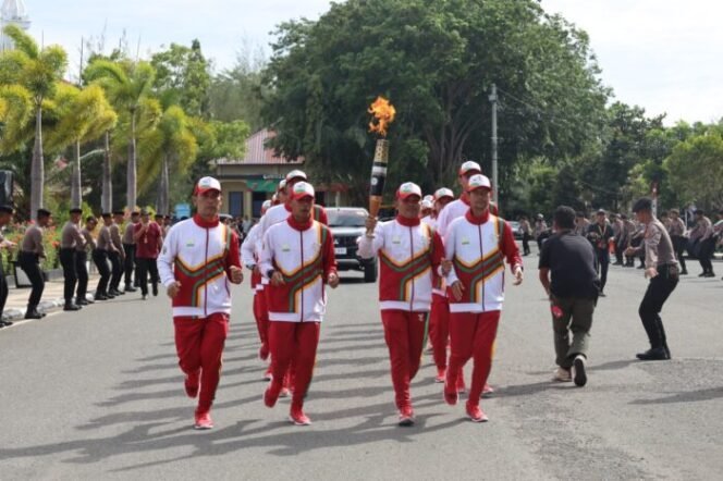 
					298 Atlet dan Official Polri Memeriahkan PON XXI, Ketua Harian Komite Olahraga Polri : Cetak SDM Polri Unggul melalui Olahraga