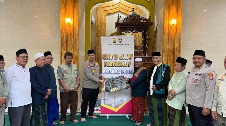 Giat Satu Jam Mengaji Bersama Polisi di Masjid Jami Shulhul Majani Johar Baru