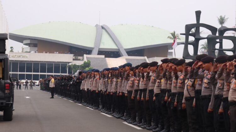 Polri Terjunkan 1.758 Personil, Amankan Aksi Unjuk Rasa di DPR RI dan Patung Kuda