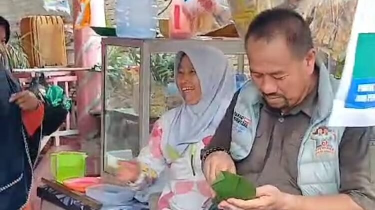Nikmati Tape Ubi di Pasar, BAHAGIA Gaet Hati Warga Batu Bara