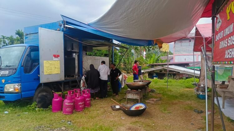 Dinsos Aceh Tenggara Bagikan Ribuan Nasi Bungkus untuk Korban Banjir