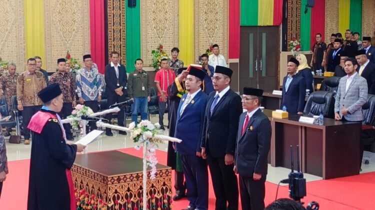 Pj Bupati Bupati Hadiri Pelantikan Ketua DPRK Aceh Tenggara Periode 2024-2029