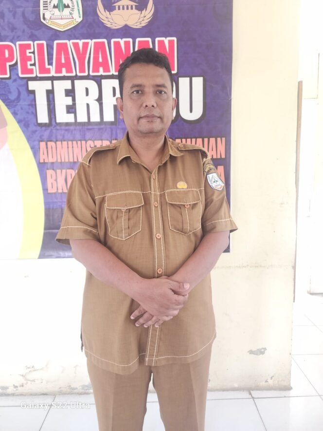 
					Plt Kadis BKPSDM, Syafarudin.