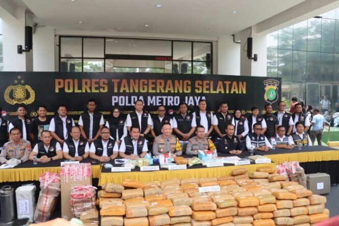 
					Ungkap Penyalahgunaan Narkotika, Polres Tangsel Sita 642 Kg Ganja, 7,8 Kg Sabu dan 1,1 Kg MDMA