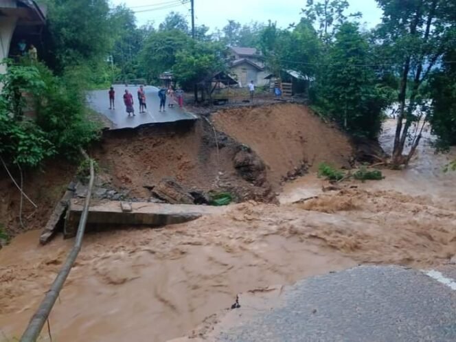 
					Daerah Wisata Aceh Tenggara Diterjang Banjir, Jembatan Penghubung Kecamatan Putus