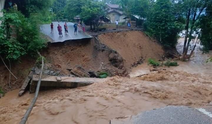 Daerah Wisata Aceh Tenggara Diterjang Banjir, Jembatan Penghubung Kecamatan Putus