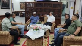 Pengurus Jaringan Media Siber Indonesia (JMSI) Lhokseumawe dan Aceh Utara berbincang dengan Pj Bupati Aceh Utara, Dr. Drs. Mahyuzar, M.Si.