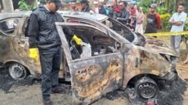 Mobil milik salah satu pendukung Pasangan SAH diduga dibakar OTK di Gampong Seuneubok Buloh, Kecamatan Darul Aman, Aceh Timur, pada Selasa (19/11/2024) dini hari. 