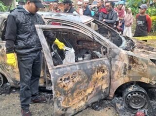 Mobil milik salah satu pendukung Pasangan SAH diduga dibakar OTK di Gampong Seuneubok Buloh, Kecamatan Darul Aman, Aceh Timur, pada Selasa (19/11/2024) dini hari. 