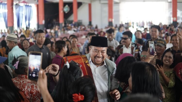 Ribuan Warga Apresiasi Kehadiran H. Baharuddin di Acara Adat Batak
