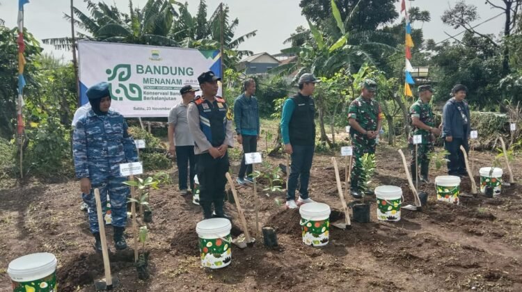 Partisipasi Personel Lanud Husein Sastranegara di “Bandung Menanam Jilid VI”