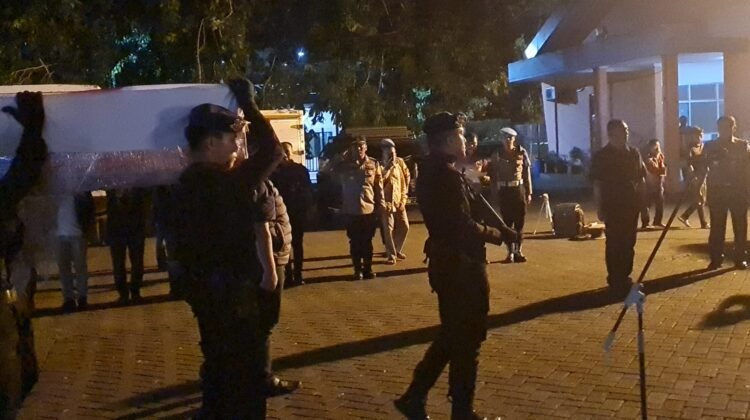 Kapolri Naikkan Pangkat Anumerta ke Almarhum AKPB Ulil Ryanto