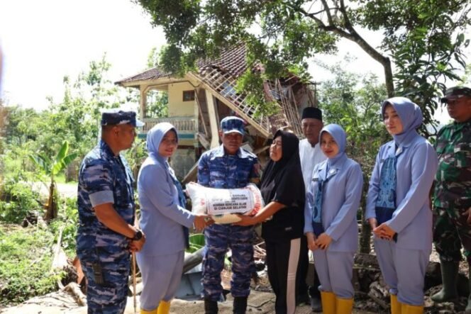 
					PIA Ardhya Garini Pusat Salurkan Bantuan Kebutuhan Pokok Bagi Korban Bencana Alam Cianjur