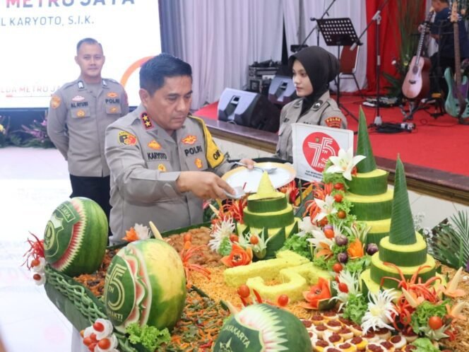 
					Peringatan HUT Ke-75 Polda Metro Jaya, Kapolda Irjen Karyoto: “Polri Terus Bertransformasi Untuk Indonesia Emas”