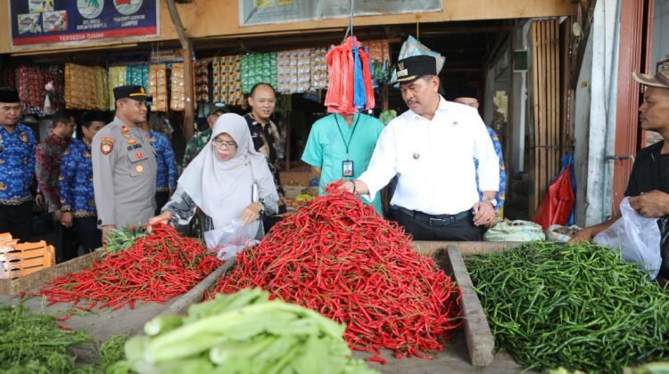 Pj Wali Kota Lhokseumawe Pantau Pasar Tradisional, Pastikan Harga Stabil Jelang Nataru