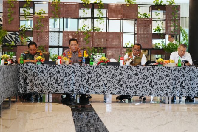 
					Kapolri Cek Kesiapan Pelabuhan Merak Menghadapi Libur Natal dan Tahun Baru