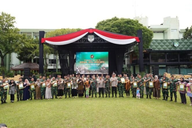 
					Kapolda Metro Jaya Hadiri Syukuran HUT ke-75 Kodam Jaya Jayakarta