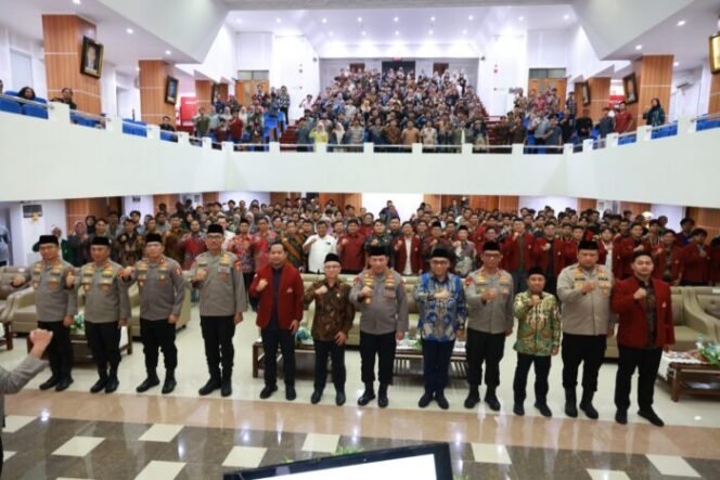 
					Hadiri Penutupan Pleno Hima Persis, Kapolri: Mari Jaga Keberagaman Untuk Wujudkan Indonesia Emas 2045