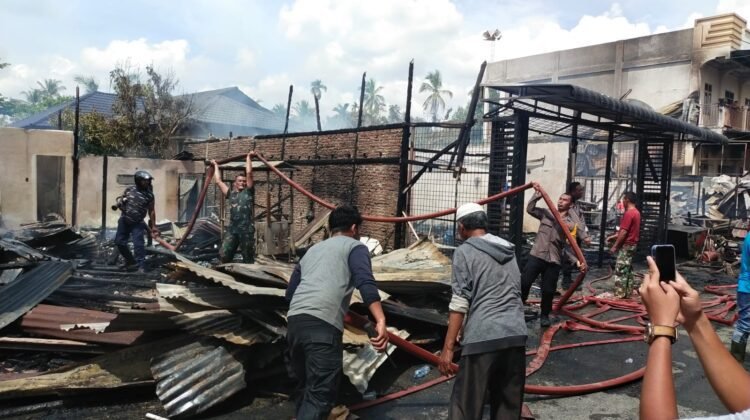 10 Unit Ruko Kayu Hangus Dilalap Si Jago Merah
