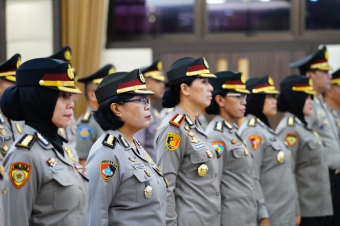 
					Kapolri Pimpin Upacara Kenaikan Pangkat 10.548 Perwira Polri