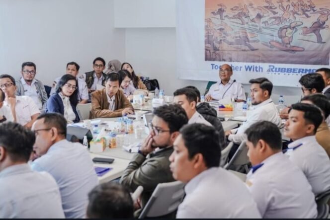 
					Kunjungan KNKT dan Dirjen Perhubungan Darat di Pabrik Vulkanisir Ban PT Rubberman