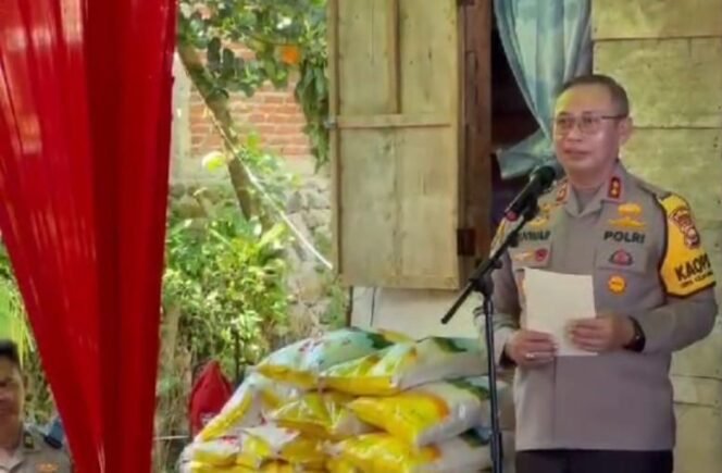 
					Alumni Akpol 91 Batalyon Bhara Daksa Melalui Polda Bengkulu Rumah Direnovasi dan Bagikan Paket Sembako