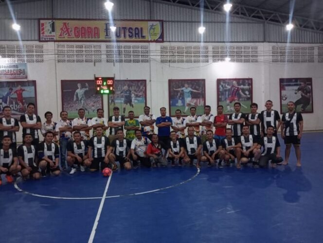 
					Tim Futsal Kejari dan PWI Aceh Tenggara.