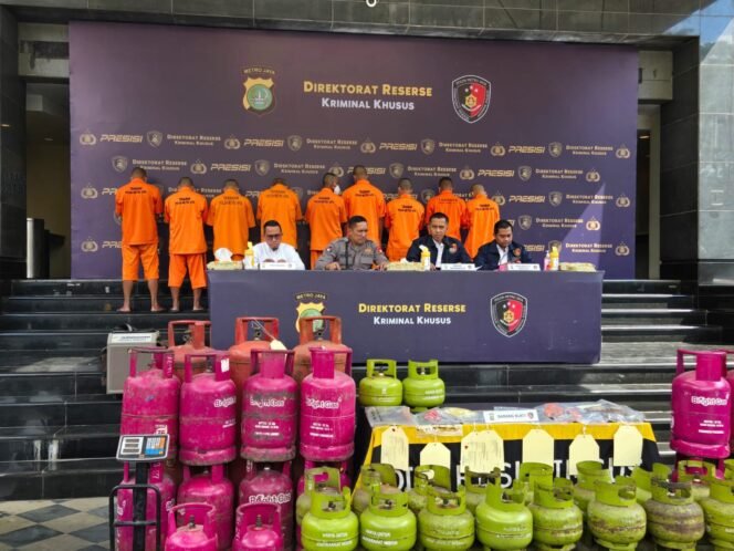 
					Polisi Ungkap Kasus Pengoplosan Gas Elpiji di Bekasi dan Jakarta