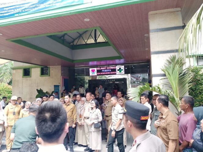 
					Wakil Presiden Gibran Rakabuming Raka Tinjau Program Cek Kesehatan Gratis di Puskesmas Kelapa Gading