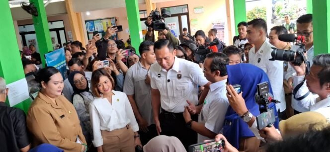 
					Menko Bidang Infrastruktur dan Pembangunan KewilayahanAgus Harimurti Yudhoyono Cek Kesehatan Gratis di UPTD Puskesmas Beji